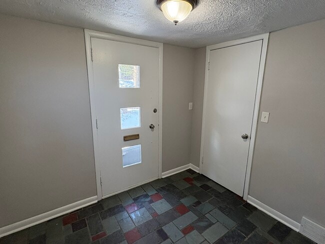 Photo - 989 Keystone Dr