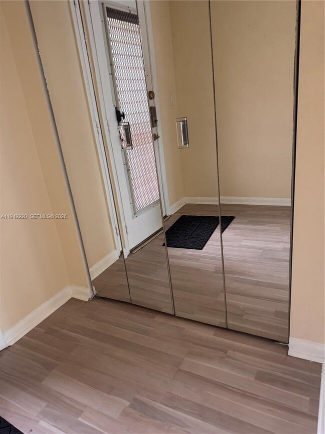 Photo - 4950 E Sabal Palm Blvd Unidad 204