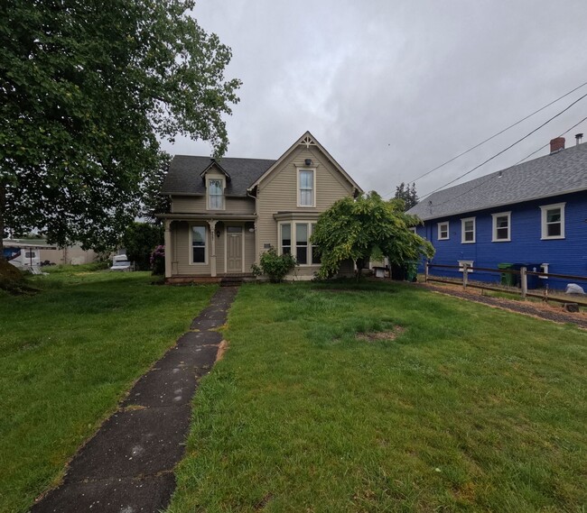 4 bedroom, 2 bath house located in Downtow... - 4 bedroom, 2 bath house located in Downtow...