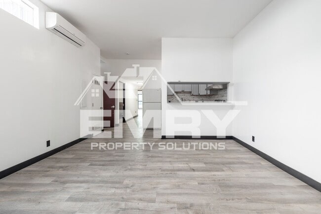 Building Photo - 942 S Gerhart Ave Unit #A