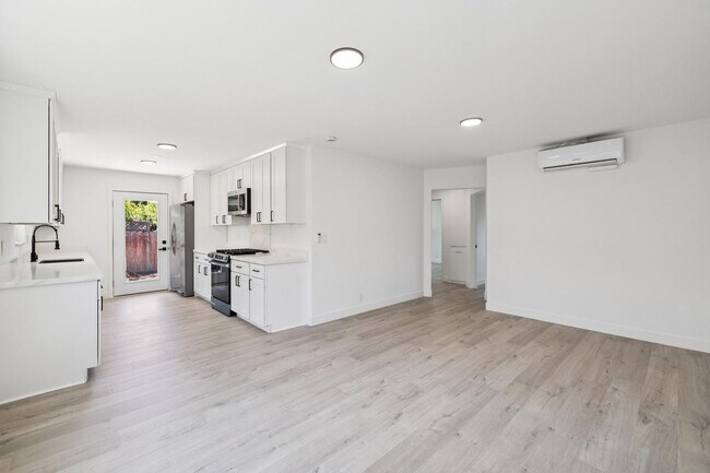 1120 Davis St Unidad 1120 (Back)