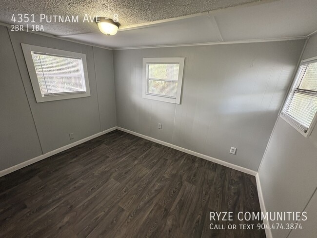 Photo - 4351 Putnam Ave