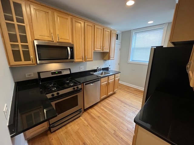Building Photo - 6435 N Leavitt St Unit 2W