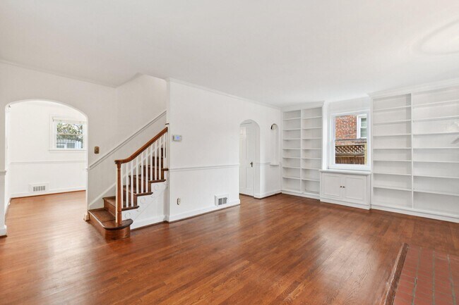 Photo - 5008 44th St NW