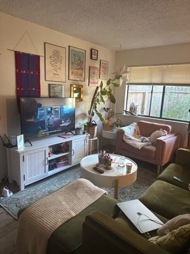 Photo - Wonderful secluded location in West Davis. Unidad 9