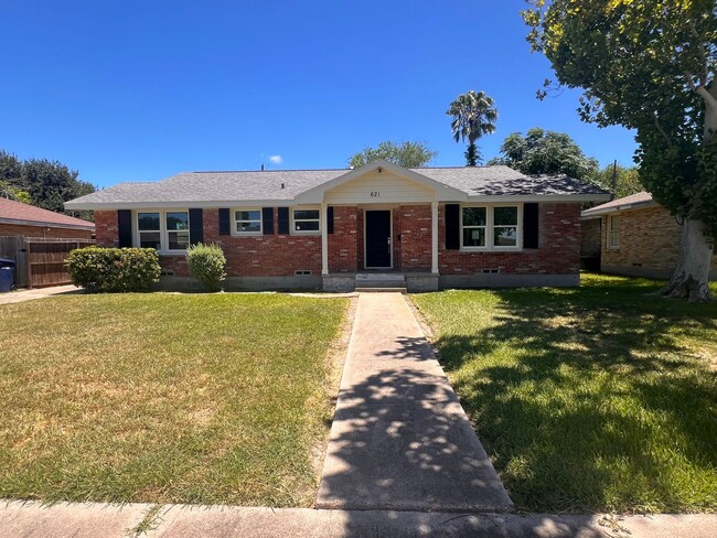 Building Photo - Great location Rental