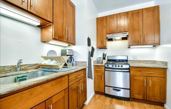 Photo - 2255 Market St