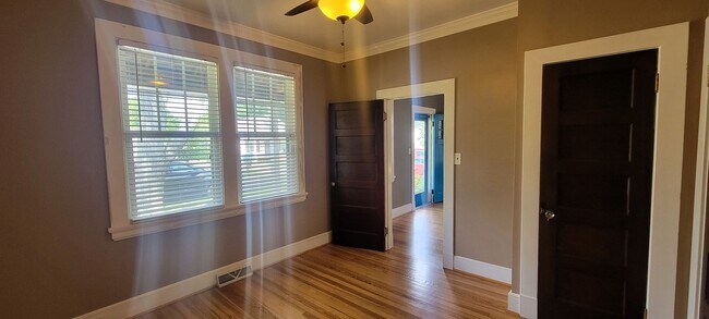 Photo - Charming 2 bedroom bungalow in Lakeside/Staples Mill area.