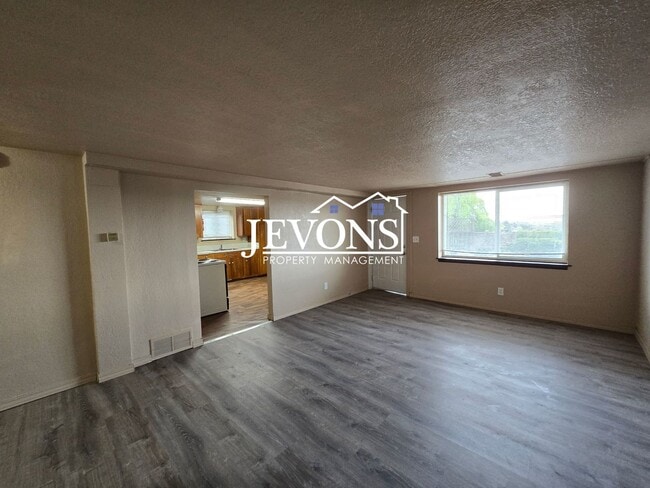 Photo - 4210 E Hillcrest Dr Unit B