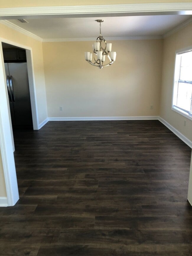 Photo - 2016 Iris Rd