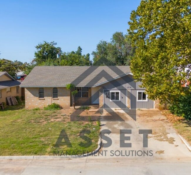 Building Photo - Spacious 5-Bedroom Home with Fresh Updates and a Beautiful Yard