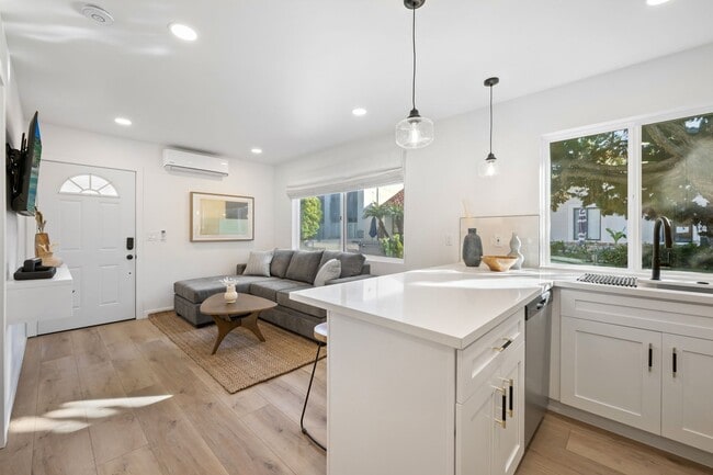 Photo - Fully furnished 1 bed 1 bath in Mission Beach.