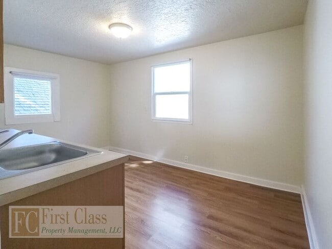 Photo - 2708 NE Sandy Blvd