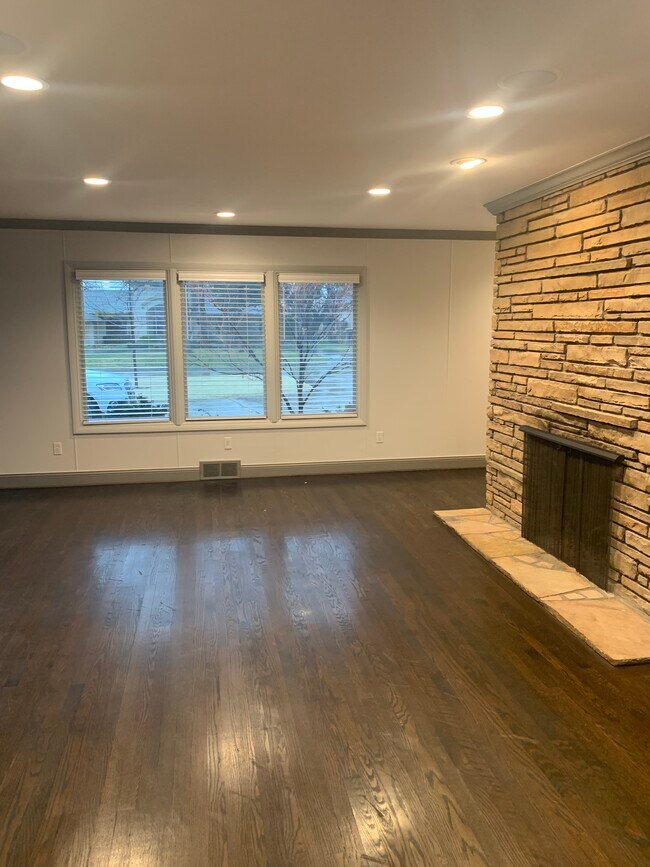 Photo - 1720 Dorchester Pl