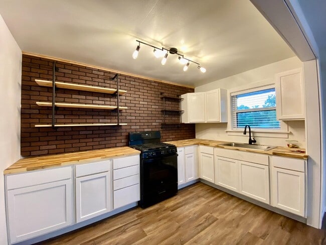 Photo - 1922 Banita St