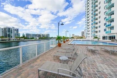 Building Photo - 3000 S Ocean Dr Unit 518