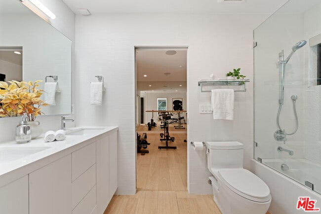 Photo - 540 Westmount Dr