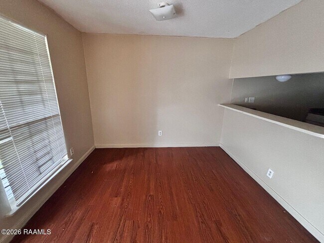 Photo - 102 Marigny Cir Unidad D