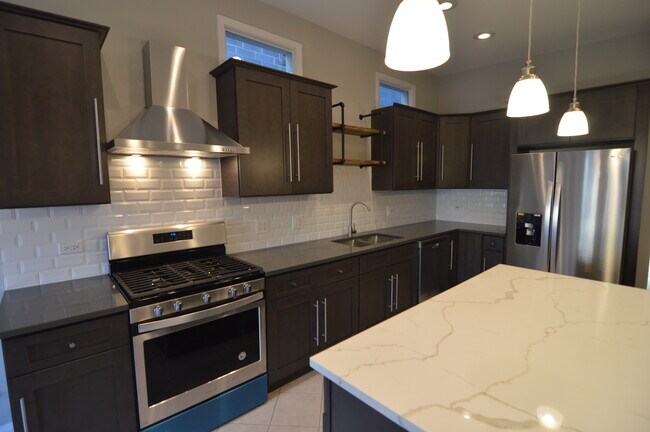 Photo - 1440 W Melrose St Unit 2