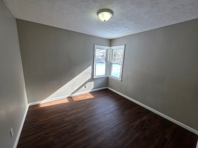 Photo - 1047 Yukon Ave