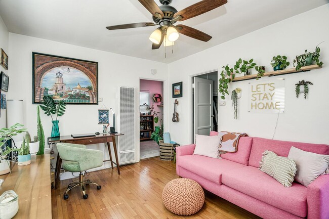 Building Photo - Upstairs One Bedroom Available in Talmadge! Unit 4466 Rental
