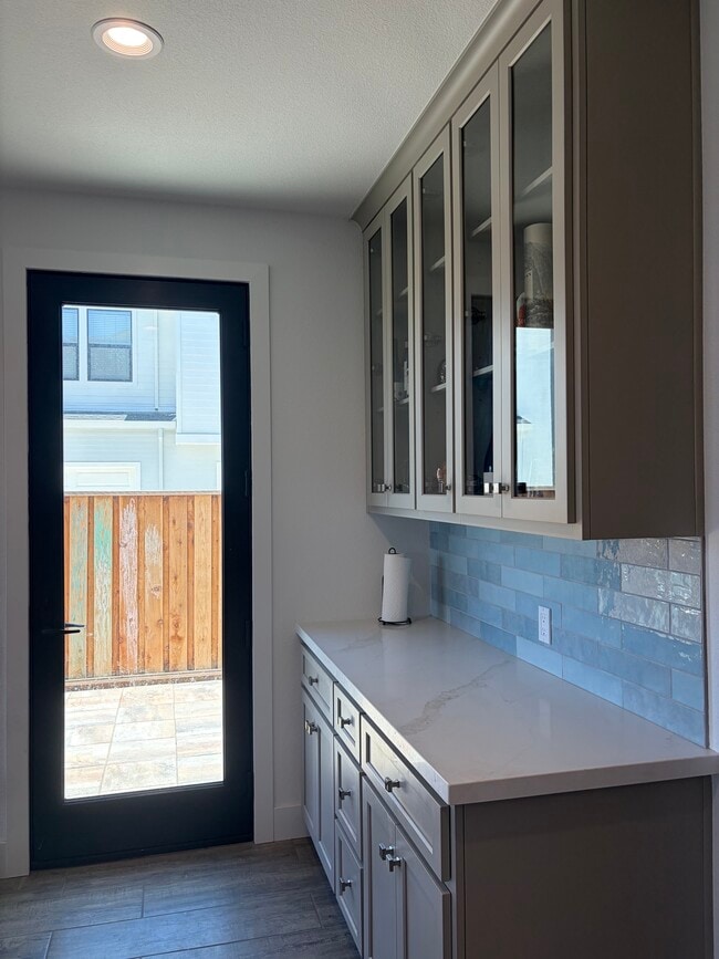 Photo - 114 8th St