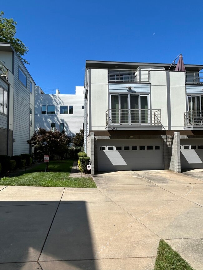 Photo - 917 Westbrook Drive