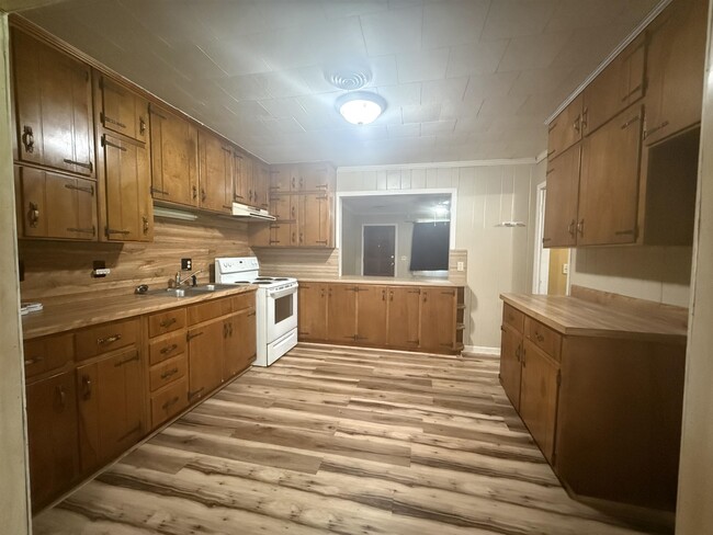 Photo - 703 Westway Rd