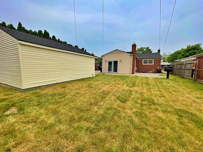 Photo - 1864 Pinetree Dr
