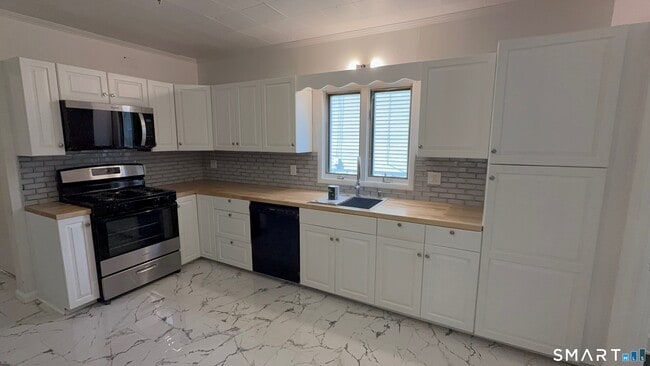 Building Photo - 85 Draher St Unit 1