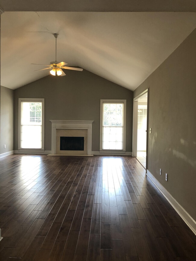 Photo - 1020 Joie Dr