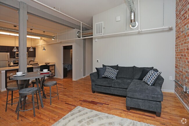 2BR,1BA-925 SF