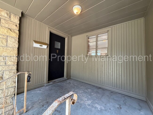 Photo - 2614 S Urbana Ave