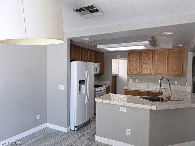 Photo - 977 Plantain Lily Ave