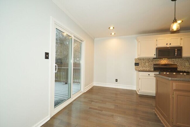 Photo - 4 BR with Great Floorplan in Carmel Schools! House