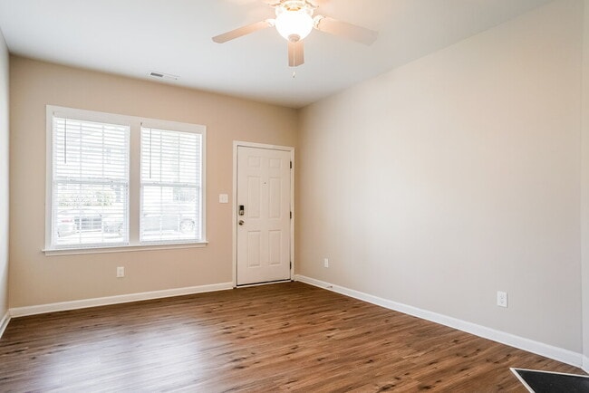 Photo - 2811 Erinridge Rd