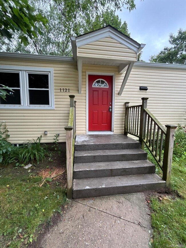 Photo - 1121 Woodcrest Ave