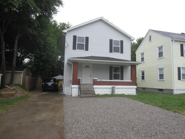 Building Photo - Awesome 5BR house walking distance to UofL!