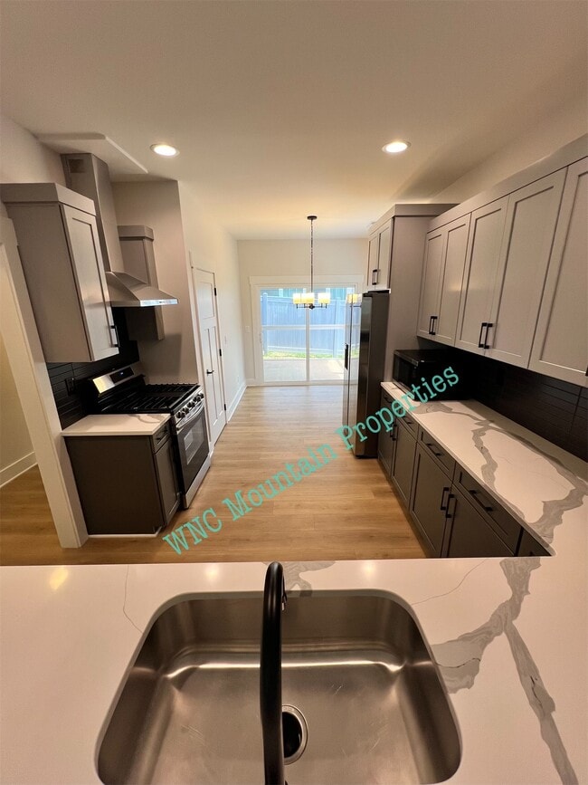 Photo - 7 Heartleaf Cir