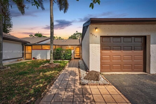 Building Photo - 9315 Wedgewood Dr Unit B19