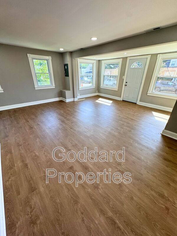 Photo - 415 Lorraine St