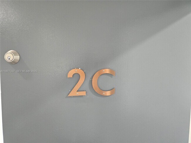 Building Photo - 1345 Pennsylvania Ave Unit 2C