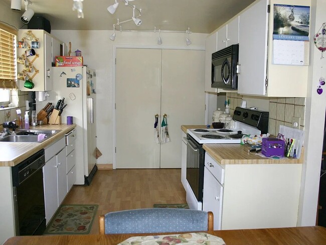 Photo - 3089 Meadowlands Ct