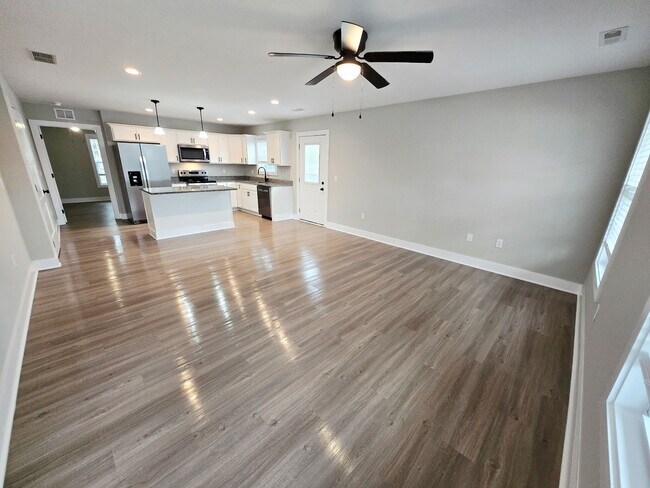 Photo - 106 E Kentucky Ave