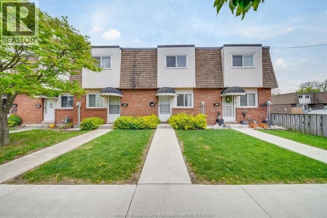 Photo - 5486 Lassaline Ave