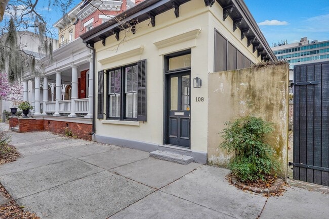 Photo - 108 E Harris St