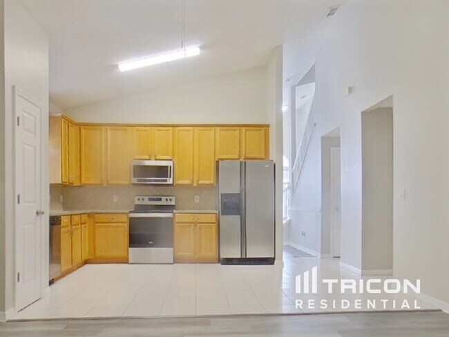 Photo - 464 Goldenmoss Loop