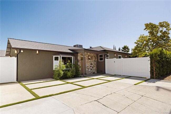 Building Photo - 22457 Berdon St