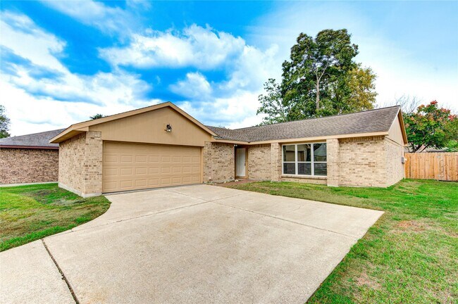 Building Photo - 328 Meadow Wood Ct