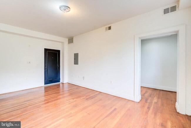 Photo - 3625 16th St NW Unidad 302